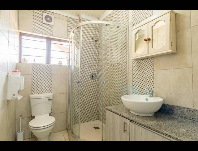 1 BEDROOM APARTMENT FOR SALE IN CLARENDON